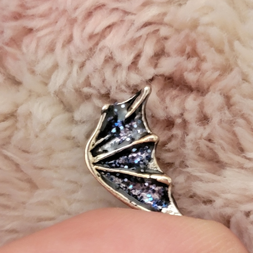 🤑 Dragon wing earrings